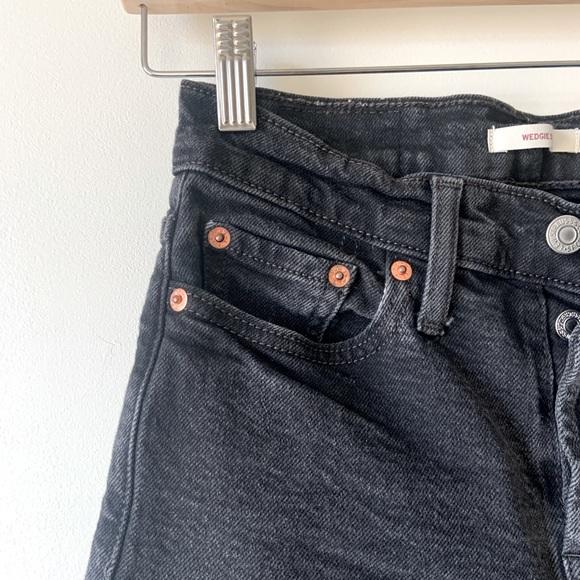 Levi’s, faded black Wedgie skinny ankle cut denim in size 25 - Picture 7 of 13